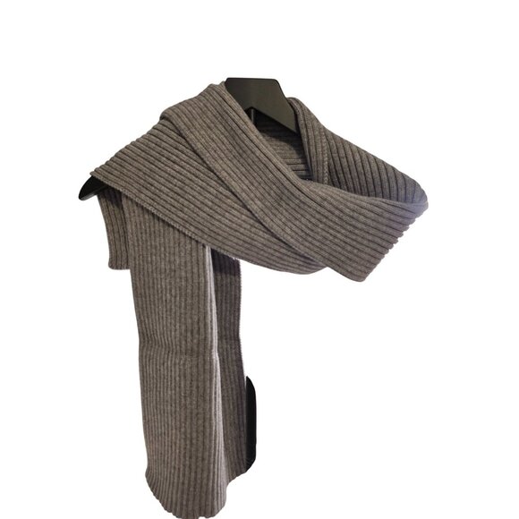 Chunky Knit Gray Winter Scarf With Faux Fur Trim & Ribbed Texture - Picture 7 of 9